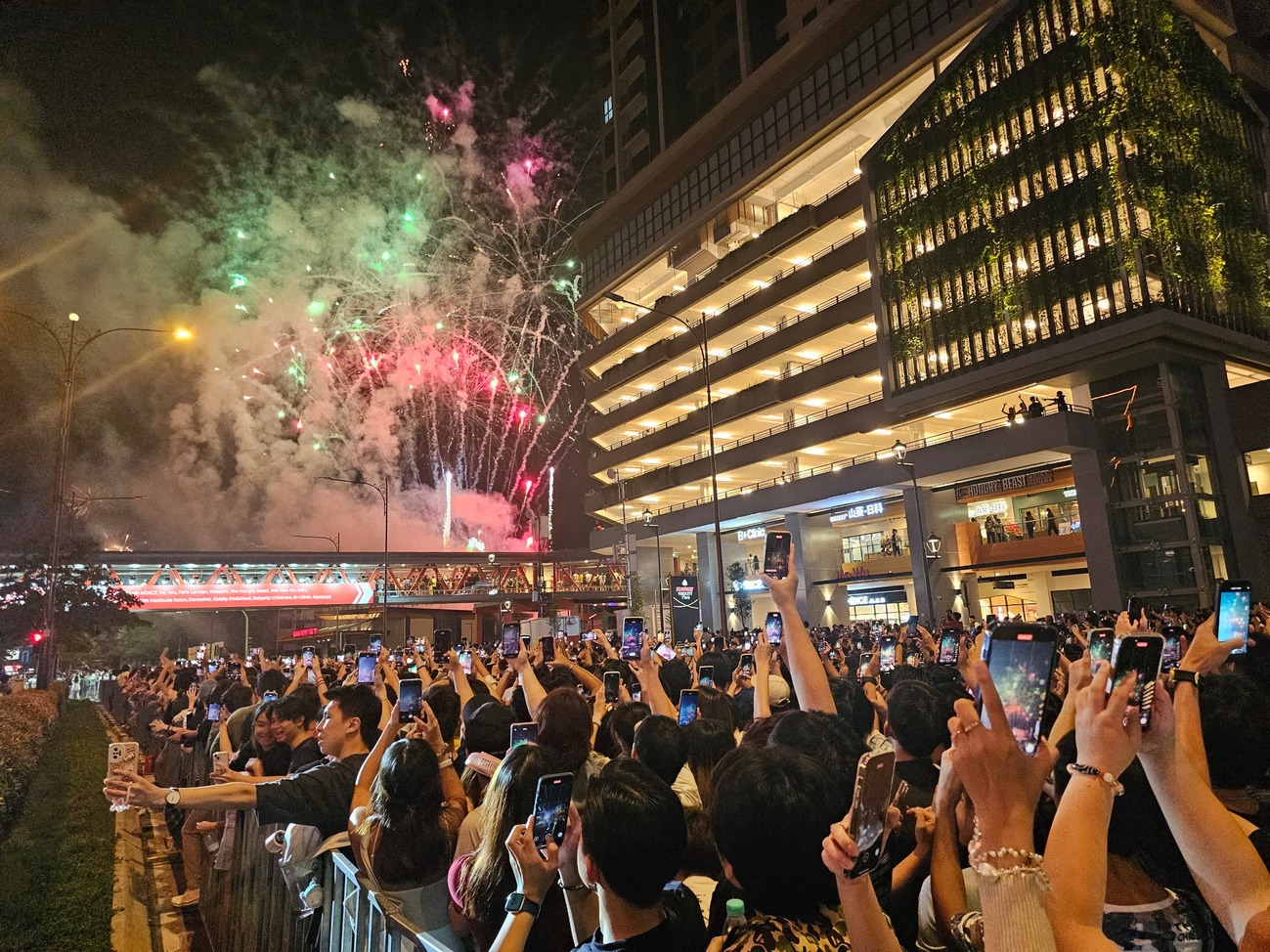 双威伟乐城7.5万人齐跨年